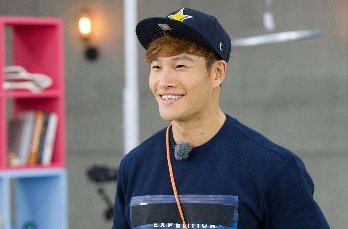 出道二十多年无黑史,生活极度自律,之前让狗仔队非常嫌弃_金钟国_明星