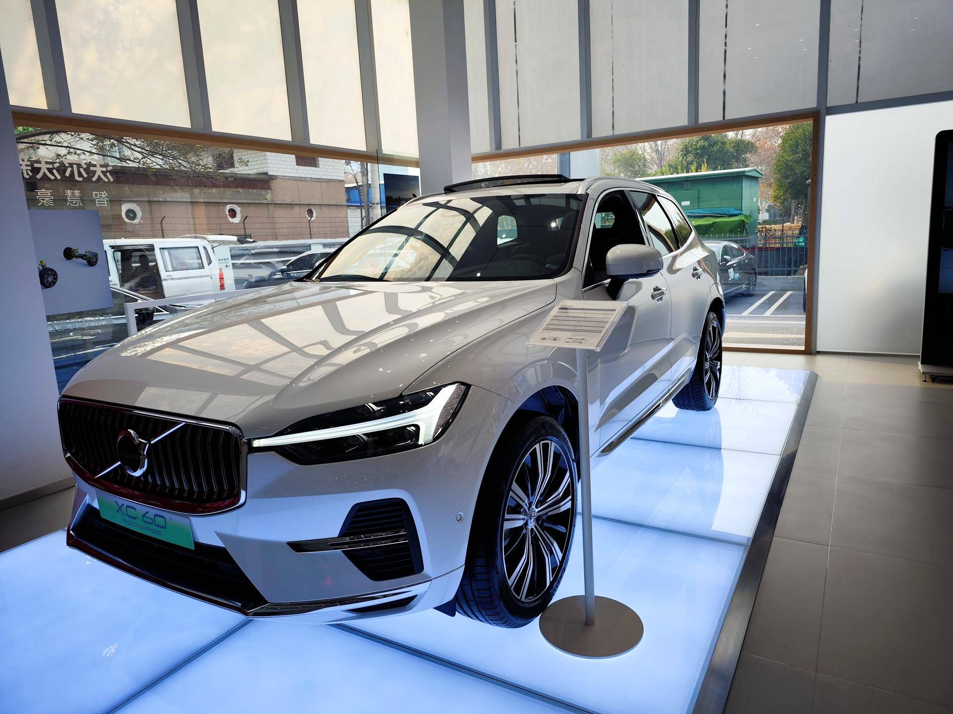 纯电动续航64km 实拍沃尔沃xc60插混版 5秒破百_搜狐汽车_搜狐网
