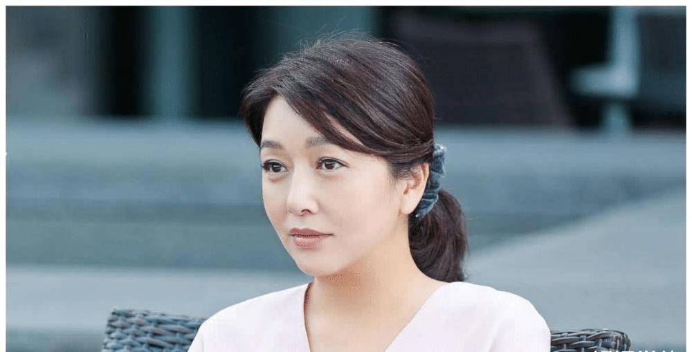 55岁"女神"江珊被指老太多,皮肤松弛身材走样,因浓妆被认出来_网友