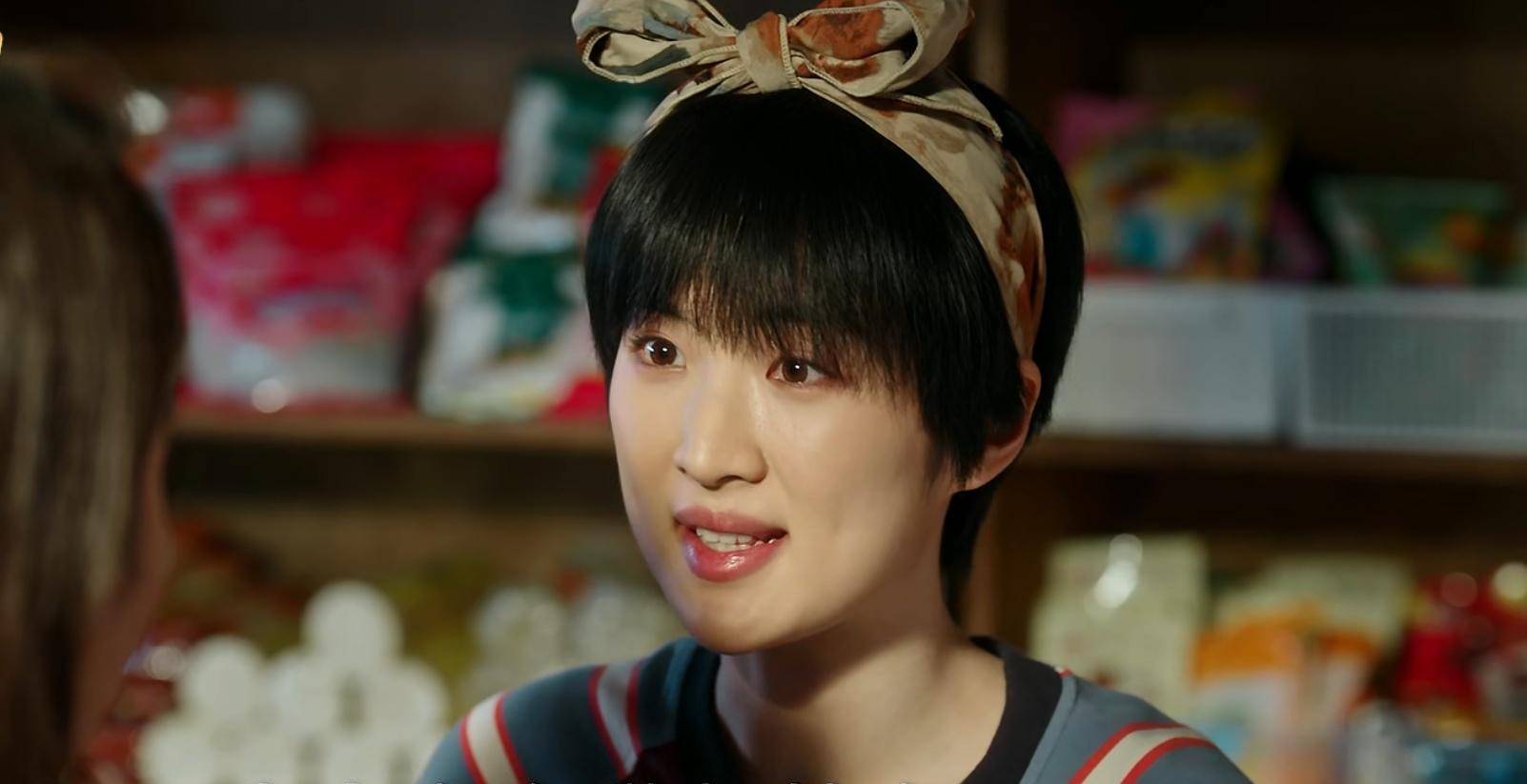 角色契合演员本身还是十分重要的,比起挑大梁更加容易获得大