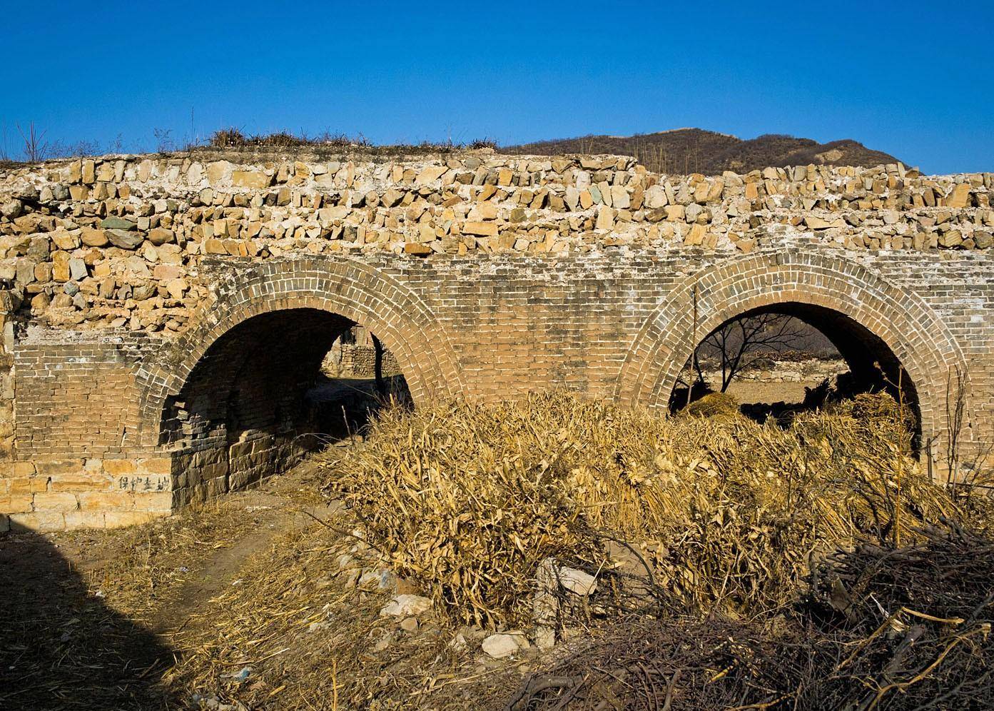 寒冬自驾河北怀来,偶遇一座明代古城,残长城,双孔水关_边城_居庸关