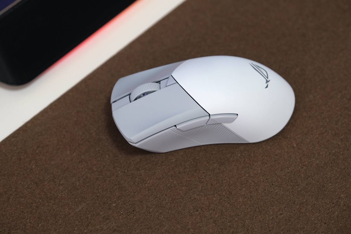 36K旗舰传感器加持，ROG战刃3无线AimPoint36k电竞鼠标评测