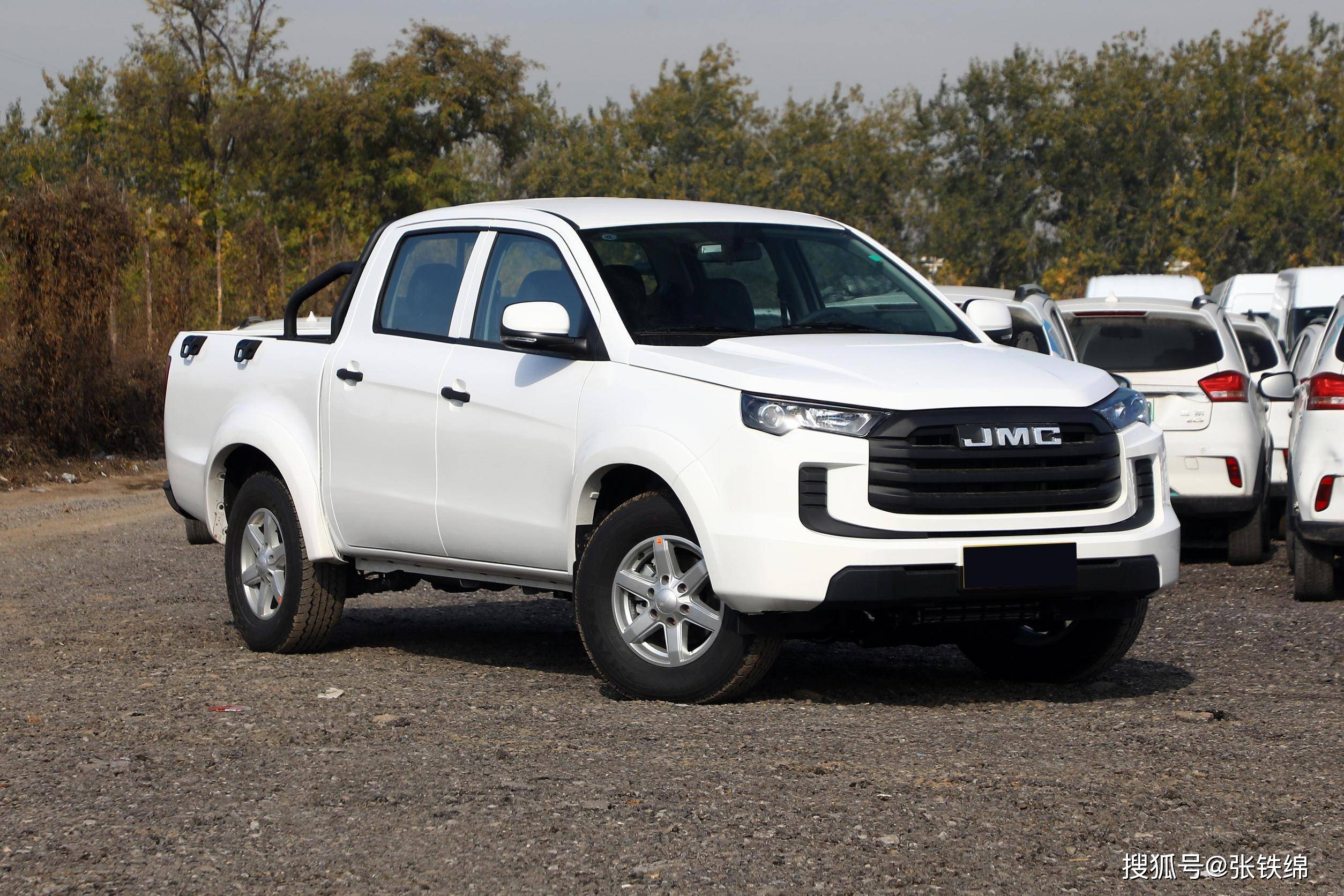 新款江铃宝典上市,换装新前脸,汽油,柴油两种动力,售8.