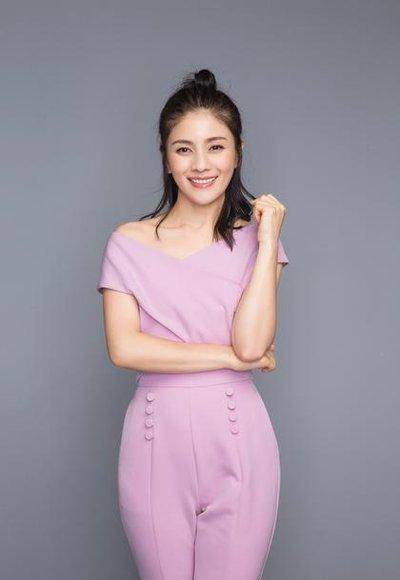 她27岁拿影后,前任是黄晓明,36岁终嫁良人今靠爱子再度翻红_胡可_沙溢