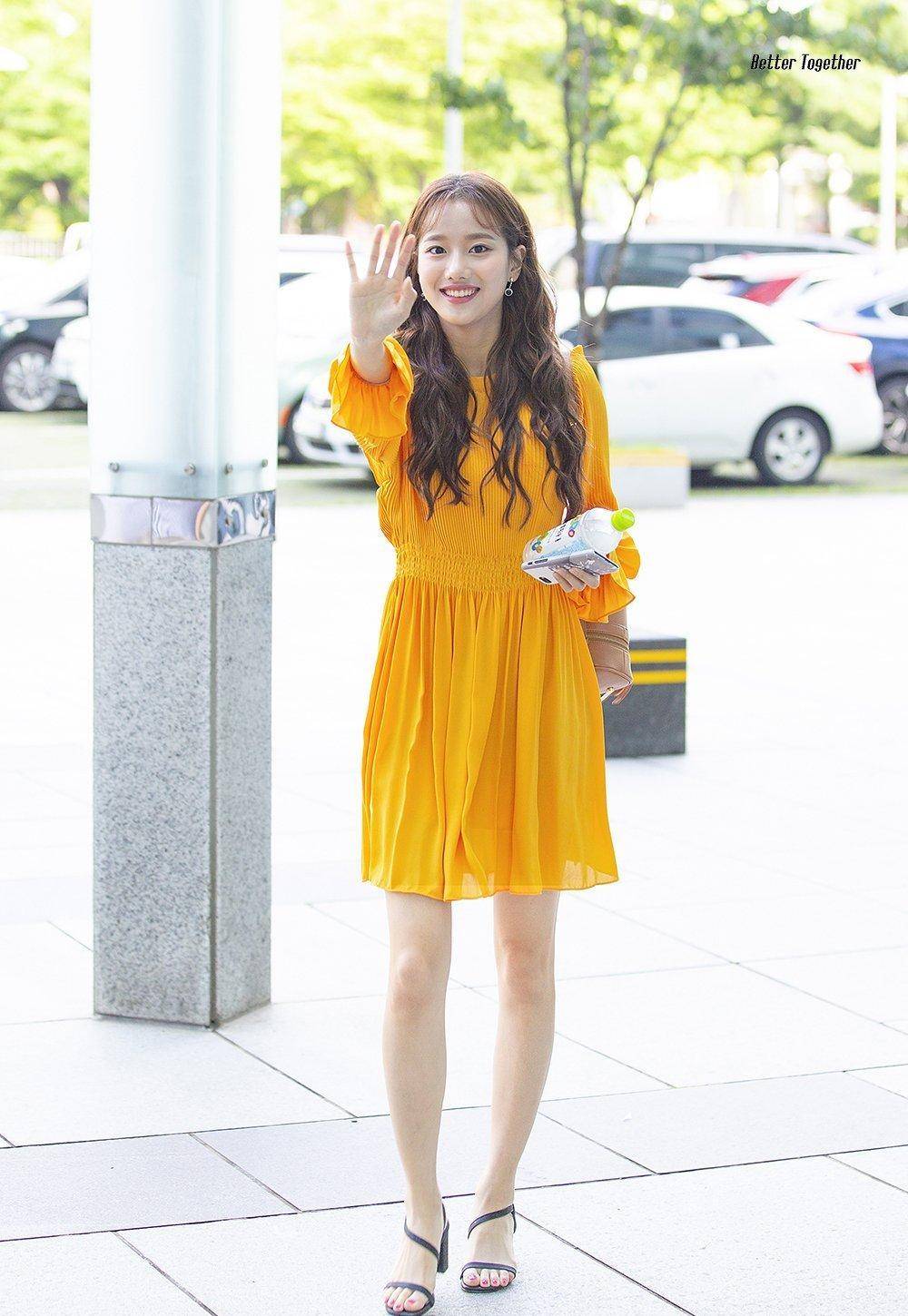 时尚不一定需要高挑的身材,李娜恩的时尚大片儿,肉肉的也挺好看_april