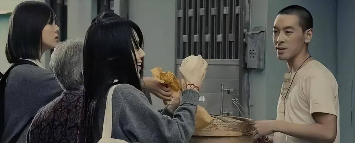 被禁的《复仇者之死》:女孩遭警察轮番侵害,讲透小人物的悲哀_男孩