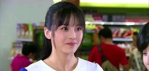 巧合下二人相识成为朋友,这也让林天雅心生嫉妒(林天雅是林天佑的姐姐