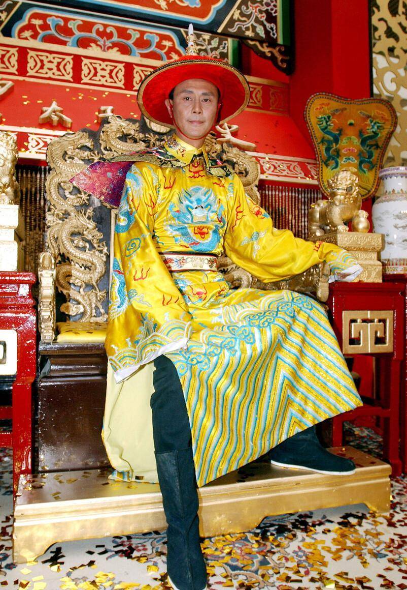 此人身上有那种浪子的深情和帅气,因此御用男主便因此诞生,新月格格