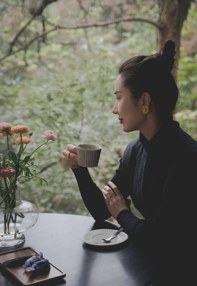 同是豪门生活,后者更束手无措?_蒋凡_来自_图片