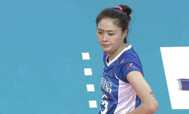 曾春蕾加盟上海女排挤占张磊出场时间,她们在国家队就是竞争对手_比赛