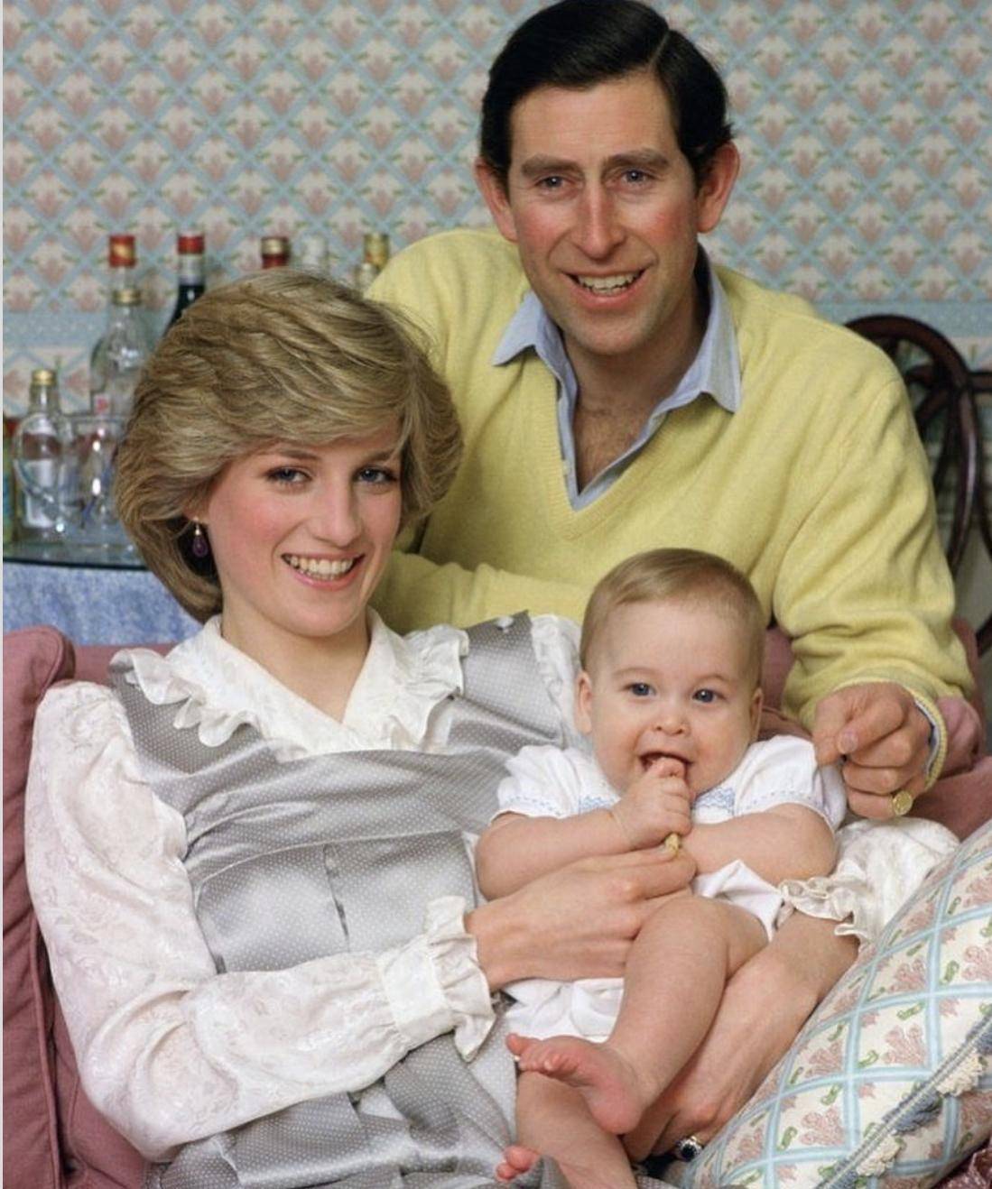 小威廉王子帮戴安娜王妃补妆!英王室里最温馨的场景_查尔斯_照片_影片