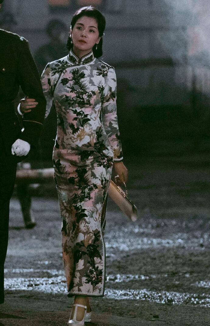 刘涛穿"旗袍"太显高级,不仅腰上没一丝赘肉,还复古又优雅!