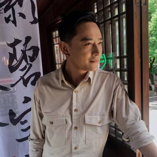 张子俊出演重大革命主旋律电视剧【破晓东方】_上海_粟裕_经济