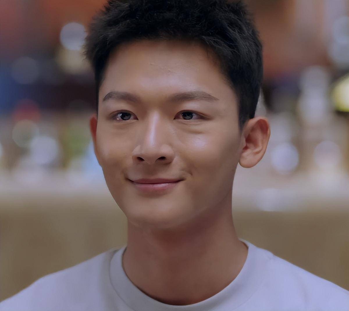 《勇敢的翅膀》题材很好,但感情戏太掉档次,可惜了那么多演技派_秦朗