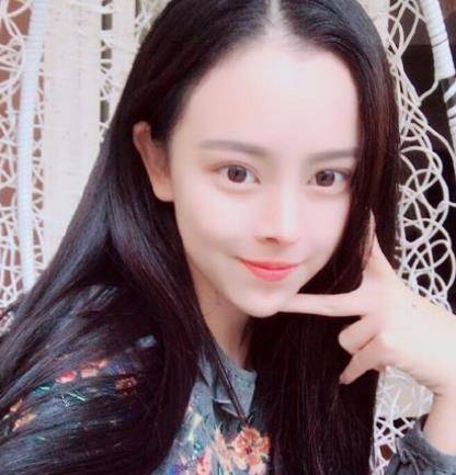 不像是女孩子的暴龙竟然也是一位女孩子出演的,她的名字就叫做姚文雪