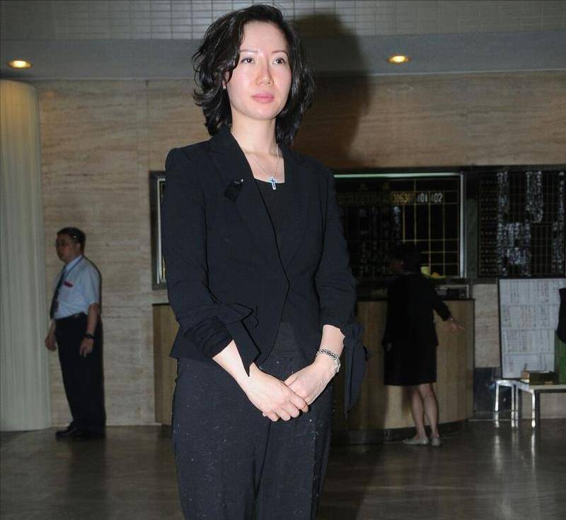 曾小燕曾经去拍了几部风月片,以此来博眼球,可是没有达到她的欲想