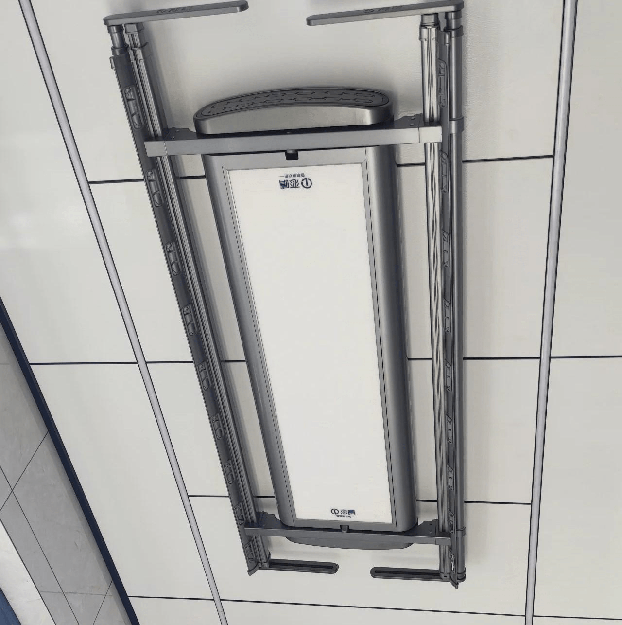 阳台吊顶,怎么装晾衣架?