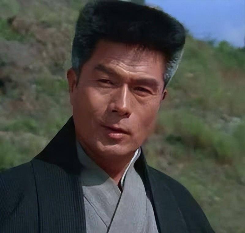 当时,周比利在出演这个藤田刚的时候,导演觉得周比利的外貌并不出众