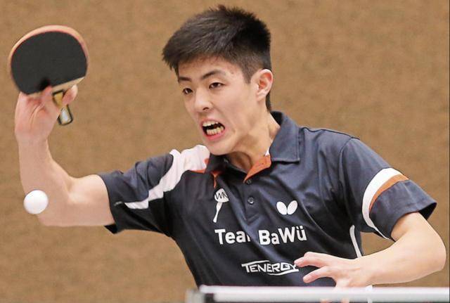 日本乒乓球教练邱建新图片
