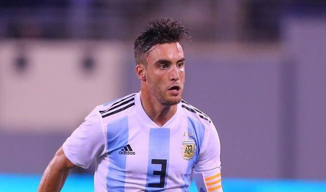 阿根廷集齐一条世界级后防线,将联手梅西,冲击首冠_福伊特_球员
