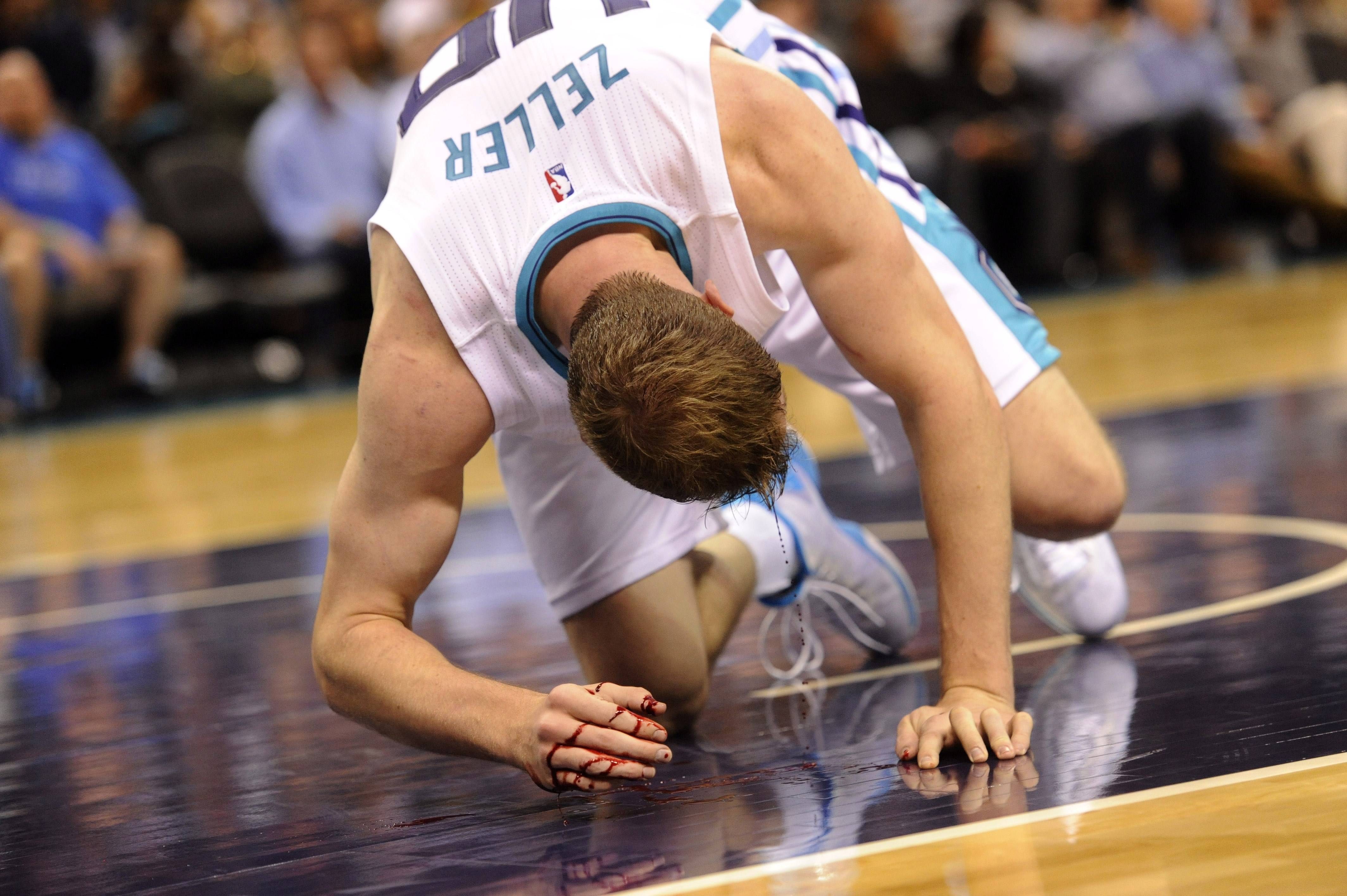 如果湖人签下科迪泽勒,大概率是用底薪,而且是无保障的合同,这也能够