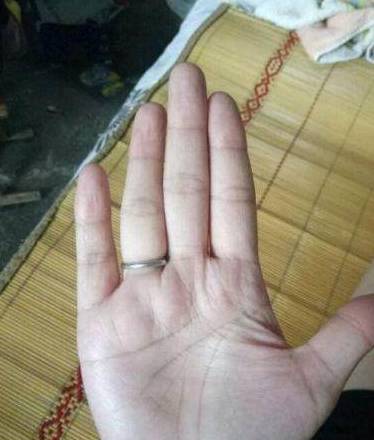 手相两指等长线,拥有此手相的人在年轻时都吃苦颇多,中年后享福_事业