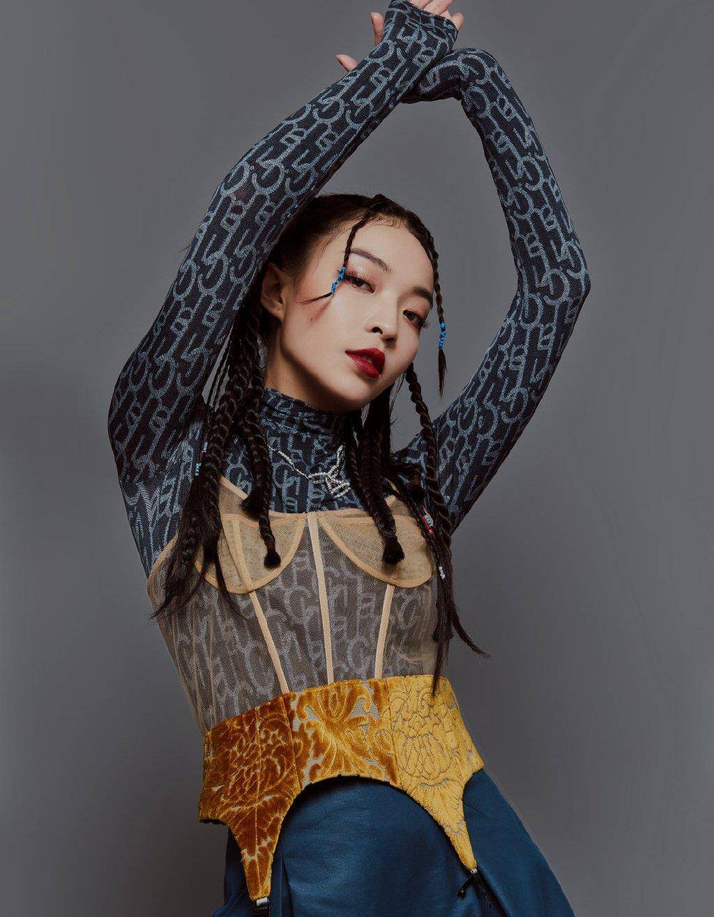 vava登台表演遭质疑,霸气回怼丁太升,主持人差点没圆回来_说唱_节目