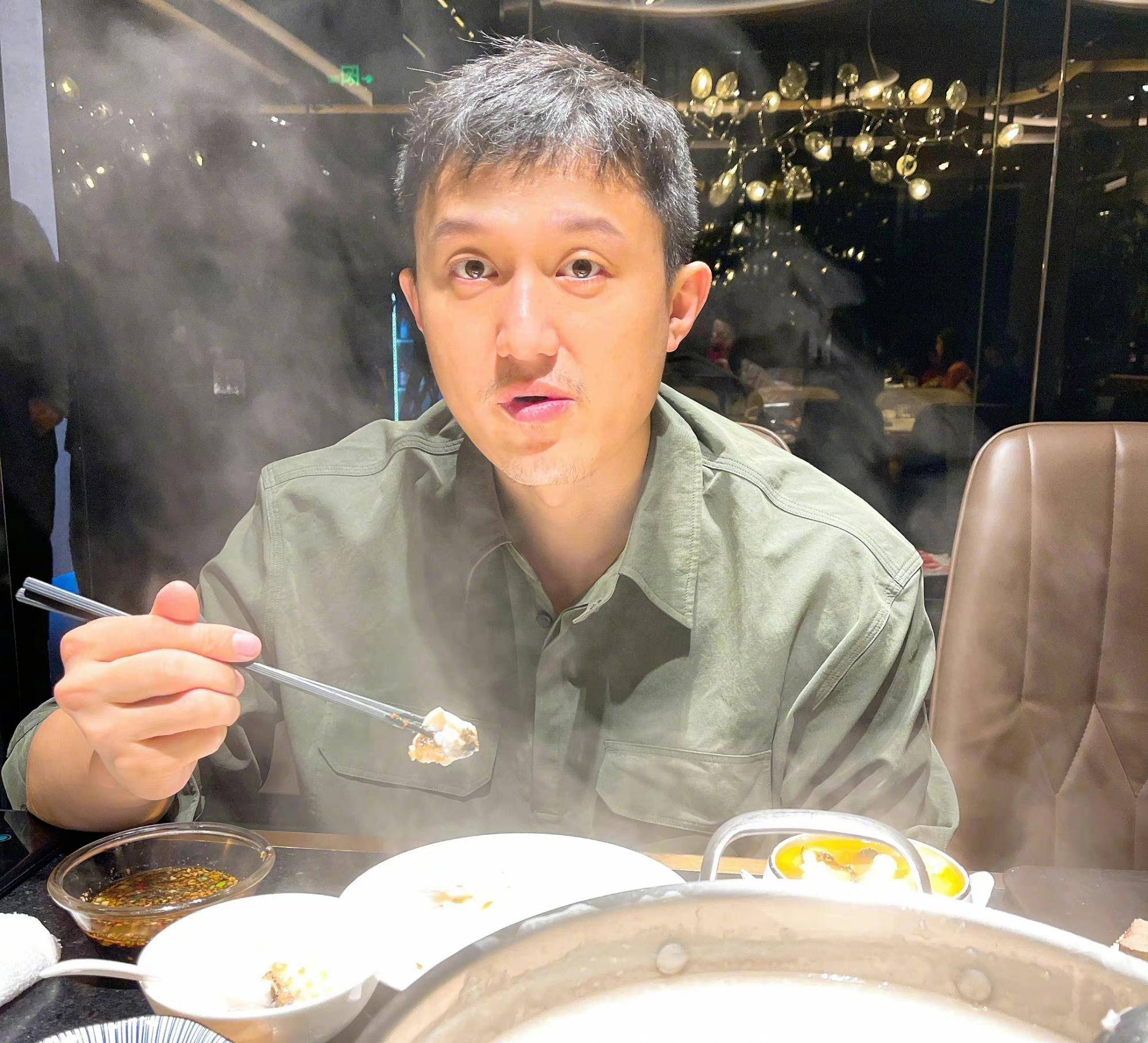 惠若琪大清早秀恩爱,杨臻博成模范丈夫,球迷:拍的帅一点_家庭_玩偶