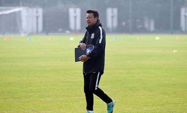 重回亚冠土帅吴金贵洋范儿十足!