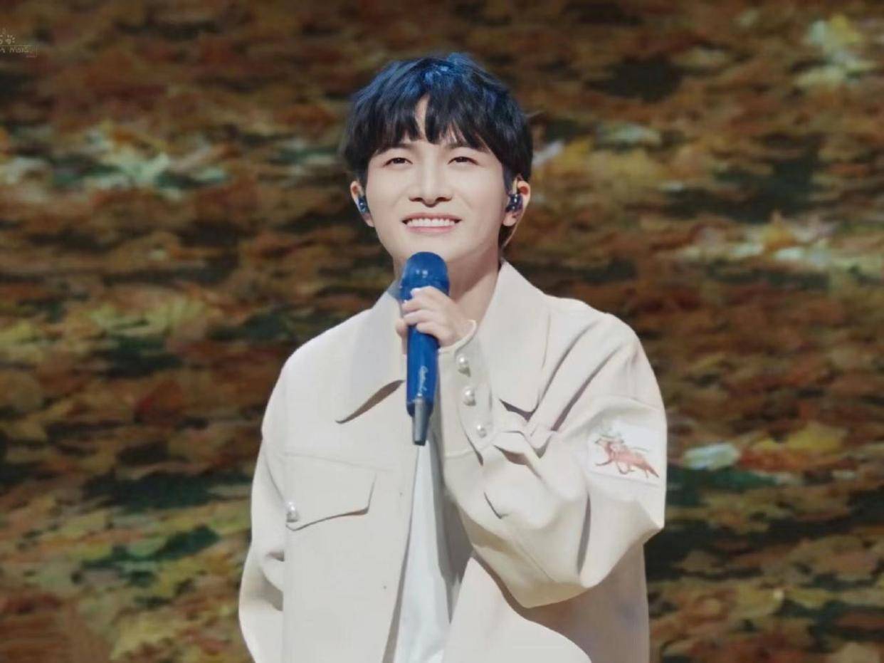 周深听我说:日子大多很平凡,偶尔也会很孤单,但还好我们能相伴_女友