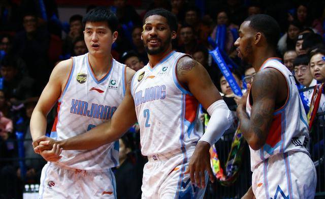 哈达迪离队21岁小将连续两场得分上双,成最大受益者_范子铭_新疆队