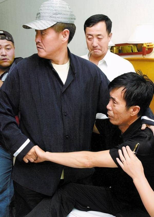 何庆魁的2个女人,与高秀敏在一起10年,与发妻有名无实相伴到老_张艳茹