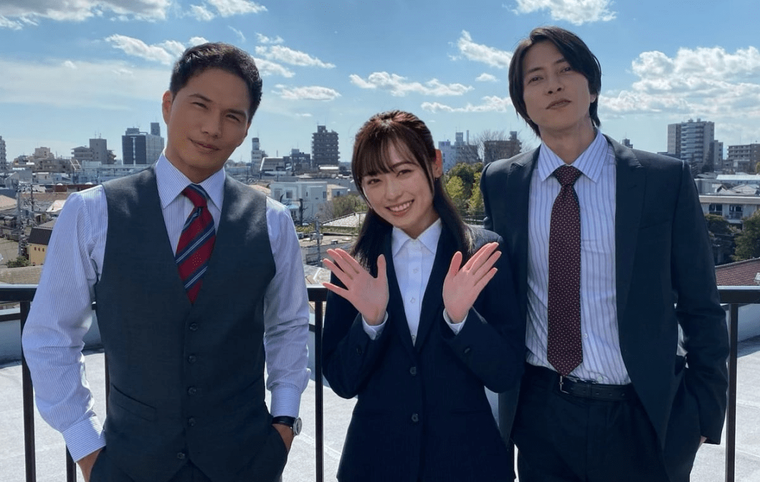 《正直不动产》剧照真正出圈的一部剧,应该是2022和樱田通共同主演的