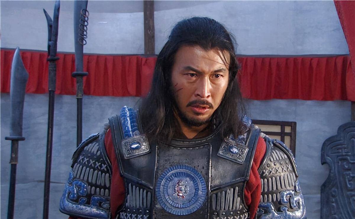 常遇春胜仗归来,所有百姓出城迎接,他挥着手笑着对侍卫说:屠城_旗子