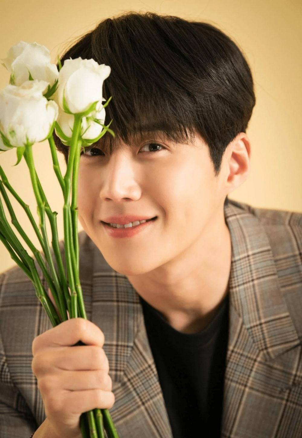 金宣虎出道11年跻身大势!