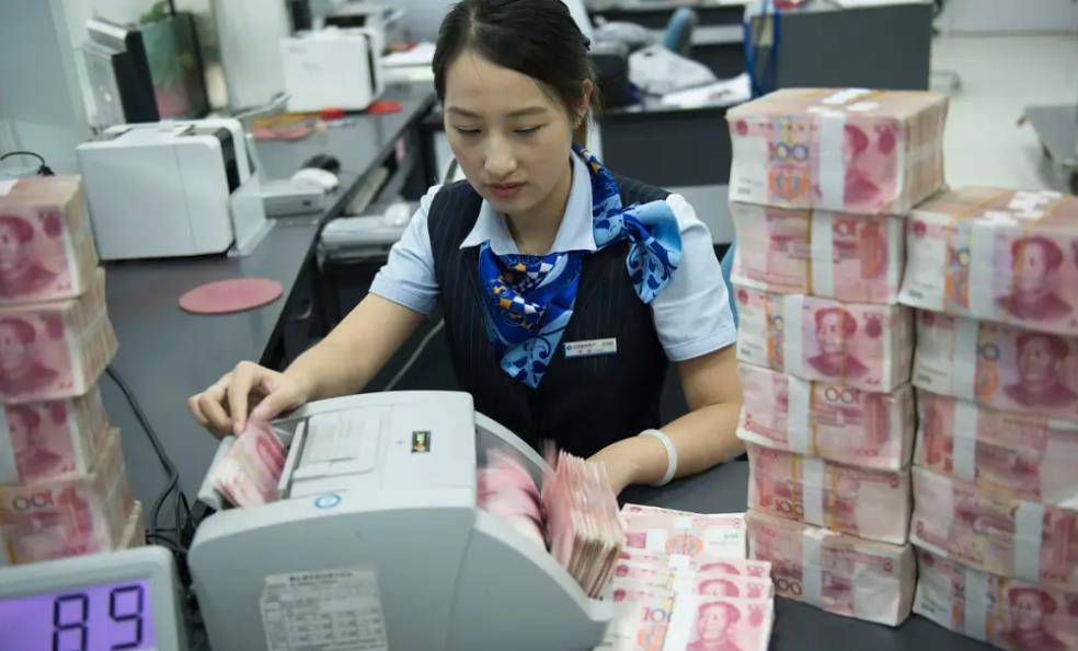 如果这个亿元客户还不是自己的,自己只是被拉来做苦力帮忙数钱的,那更