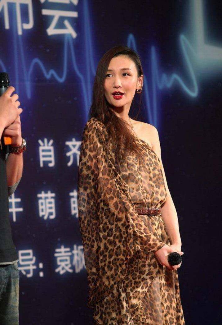 在前段时间,女明星牛萌萌又爆出了一个事情,那就是关于她吸毒的事件.