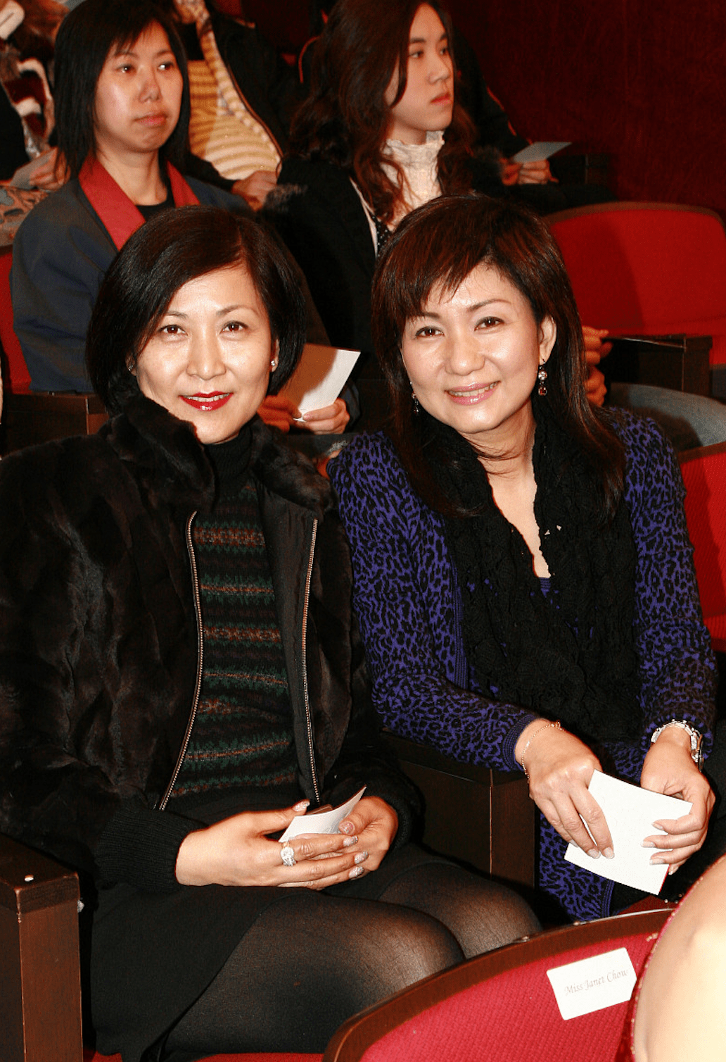 屹立tvb达49年,曾一人独大掌控艺人命脉_曾励珍_奖项_乐易玲