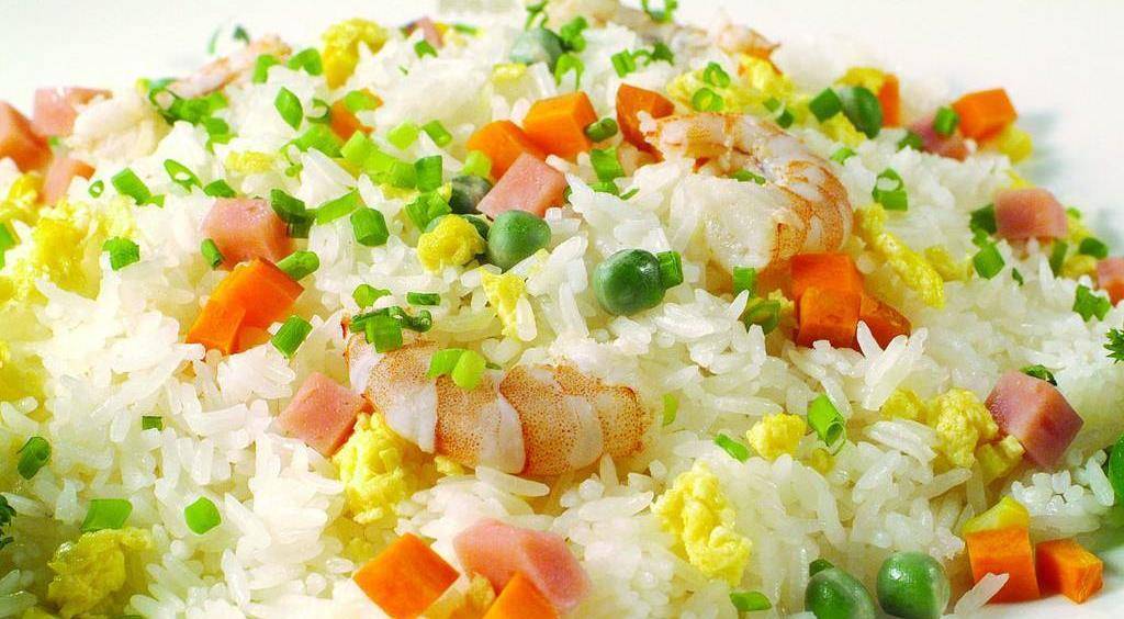 蛋炒饭不只是用鸡蛋炒,试试花样网红吃法,搭配薯片一起,还不错_进行