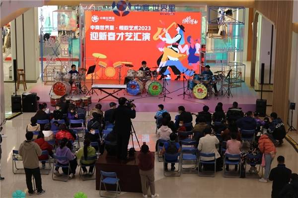 倾情打造下,焕新为"青年生活引力场,新家庭消费生态圈"将影院潮玩极限