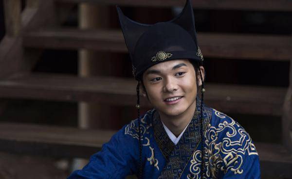 所以后面傅东育导演执导《破冰行动》时,王成阳也在剧中演了一个角色