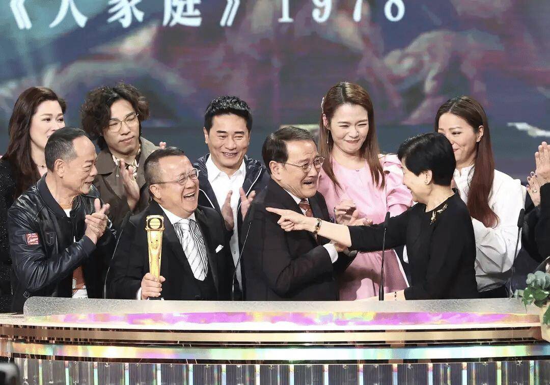 台上多谢了26年的曾励珍,如今71岁的她终于首次获奖_曾志伟_剧集_竞争