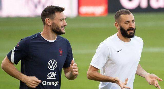 把本泽马当成白痴,他被德尚视为麻烦,三人拒绝他回归_世界杯_法国队