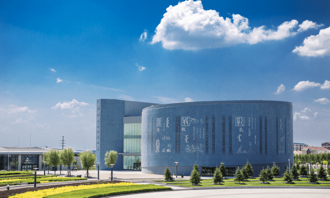 伊利集团·草原乳文化博物馆是伊利集团遵循北方游牧民族历史发展脉络