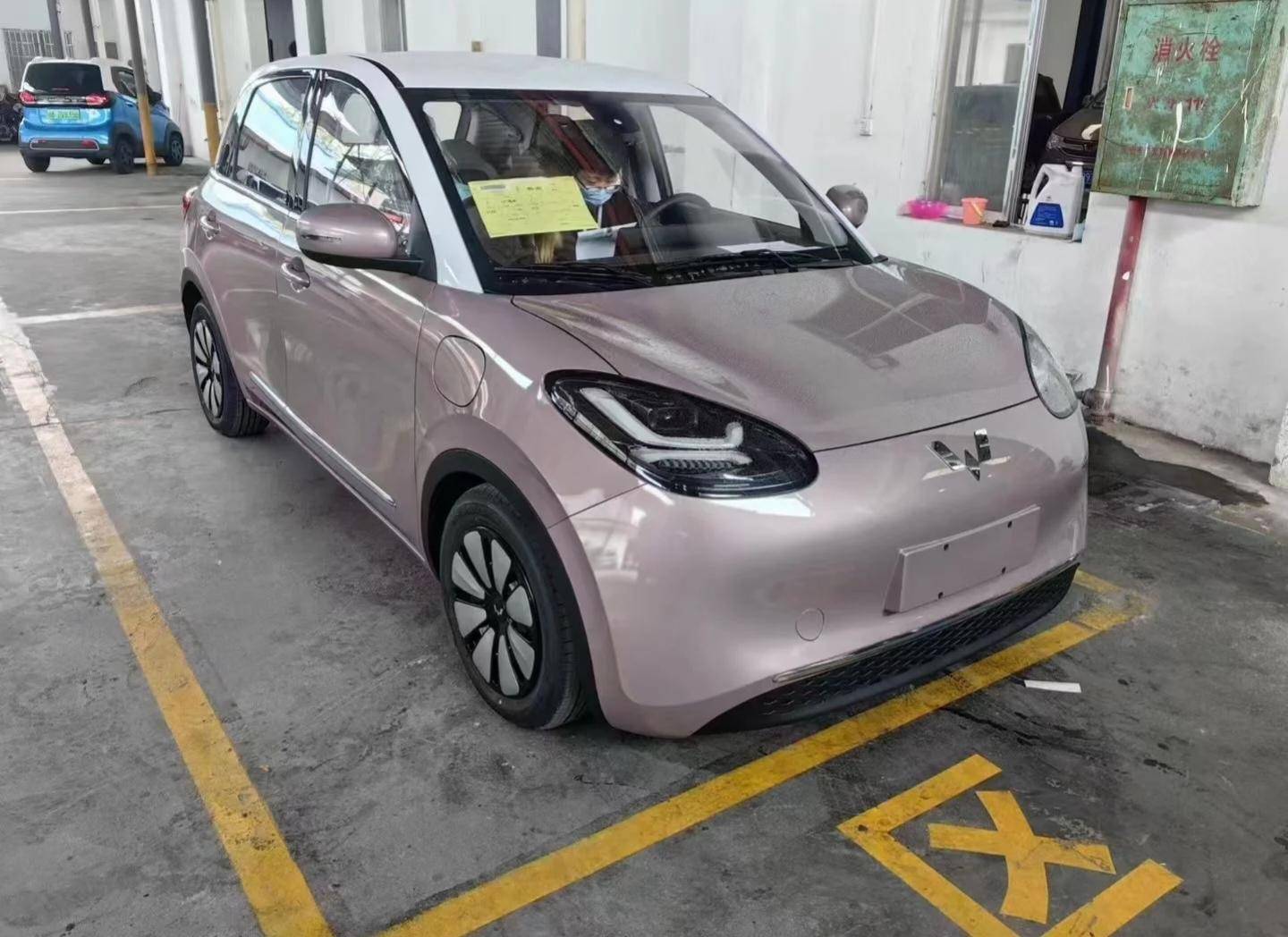 国产又一买菜代步车!五菱缤果实拍,设计复古可爱,会是爆款吗?