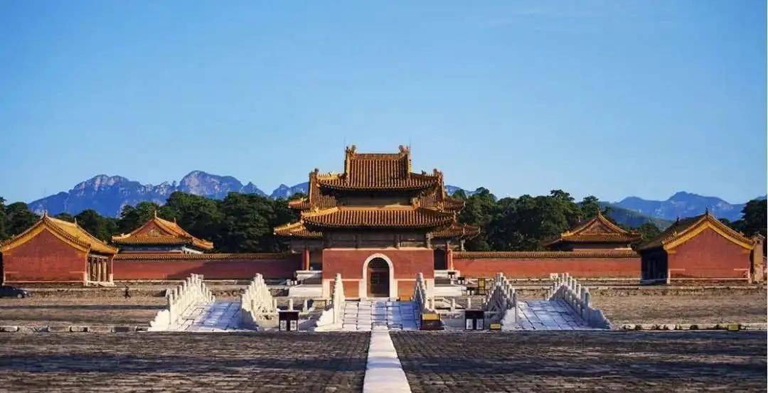 结语:大家都知道,老贵人园寝是在清东陵附近的,而雍正则葬在清西陵