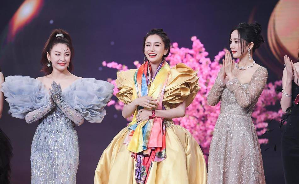 张雨绮跟佟丽娅同台争艳,明明只小4岁,差距为何如此大?