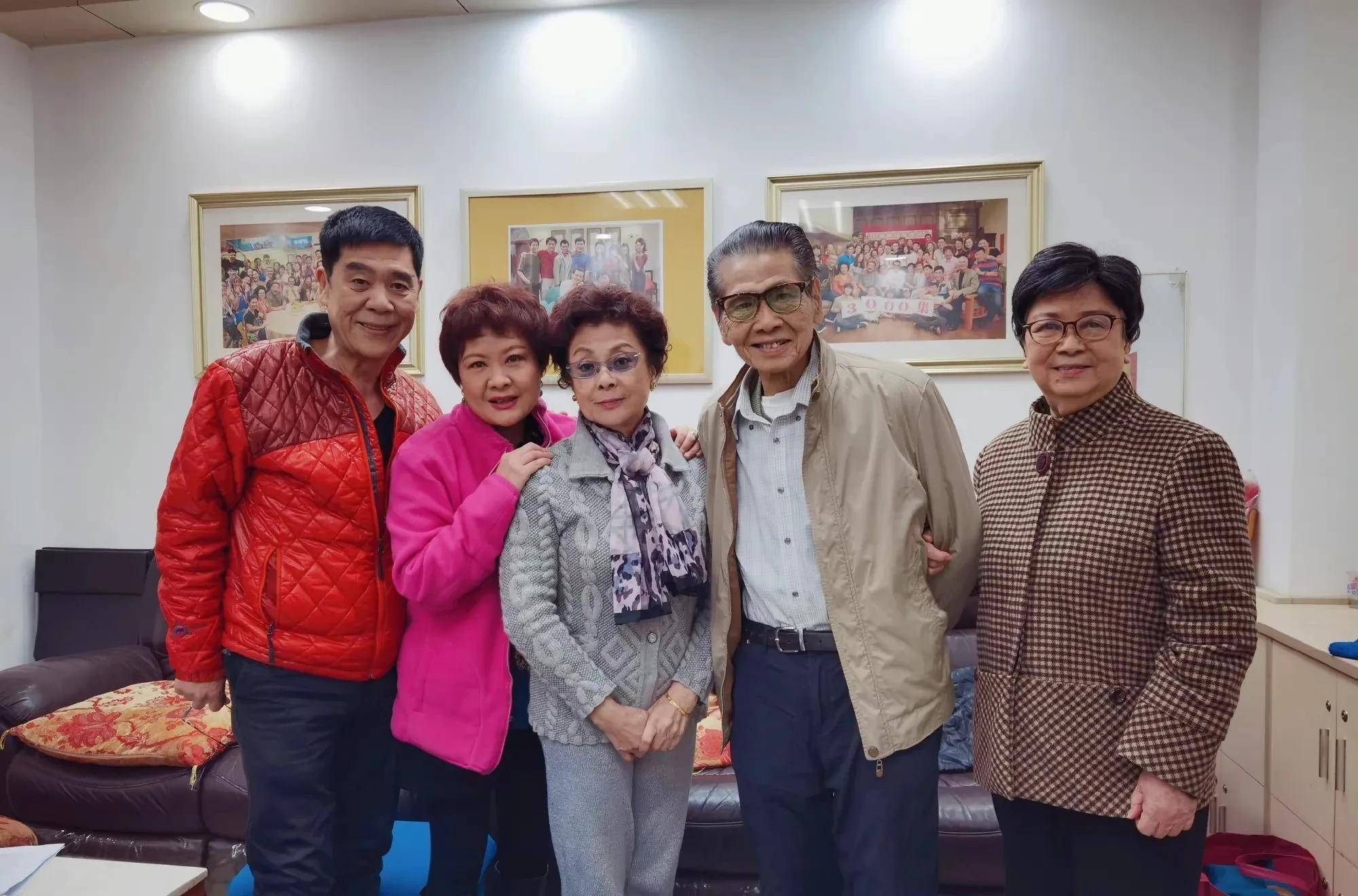 康伯康婶此前曾因为身体原因离开过剧组很长一段时间,他们俩在最近