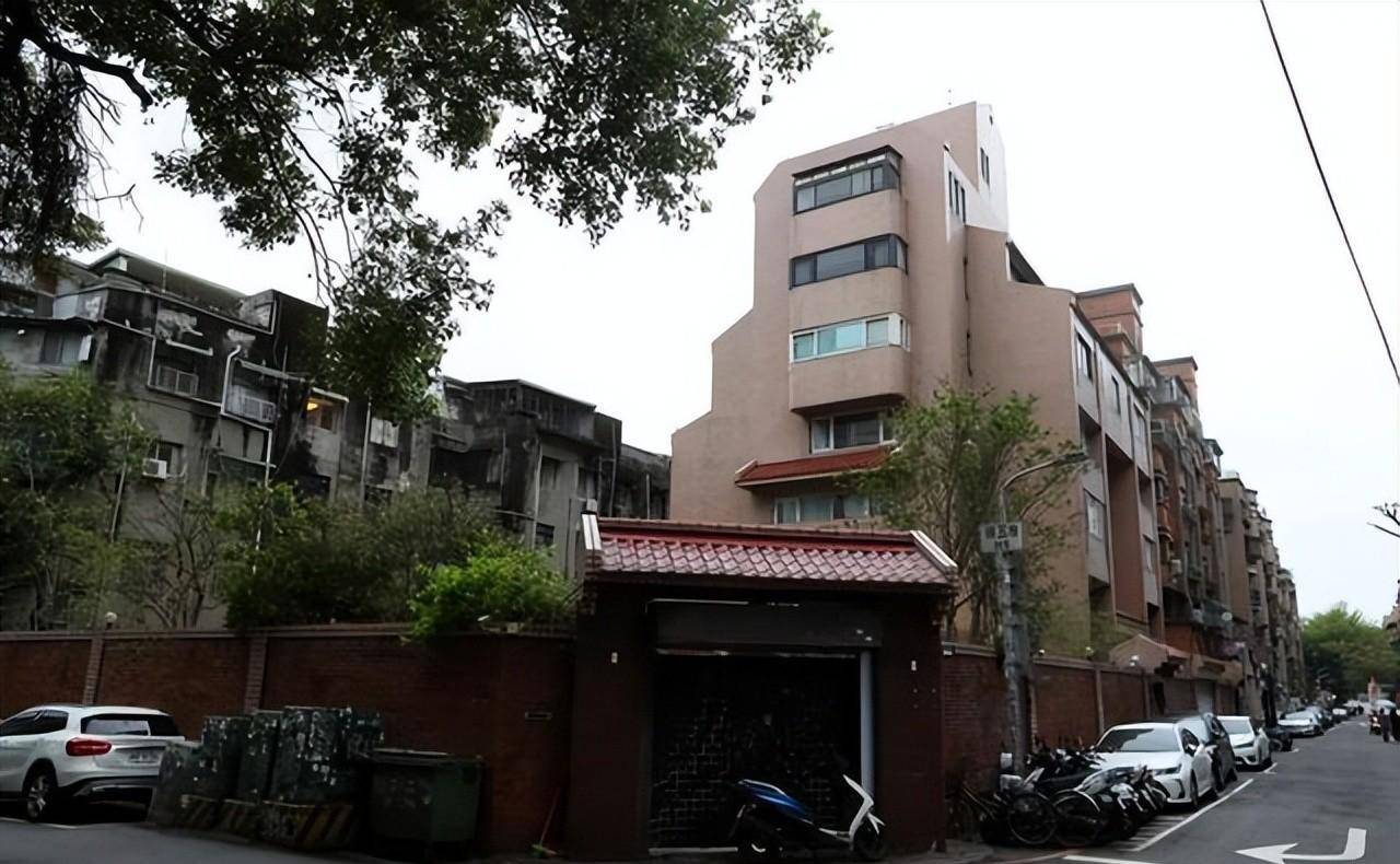 而琼瑶这次出现在大众视野内,是因为要将房子改造.