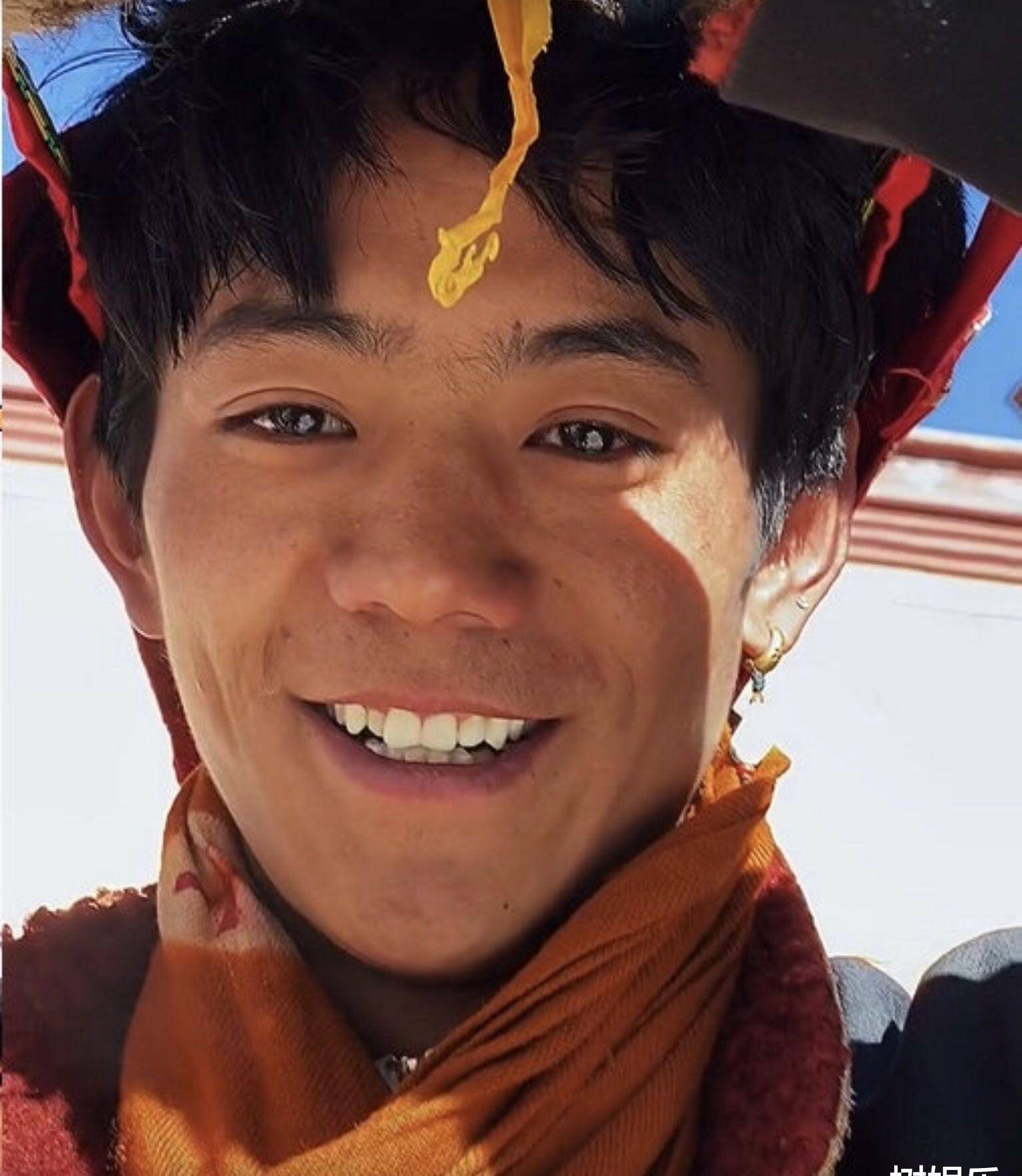 "康巴汉子"丁真真的签约了,月薪只有3000,却签下了很多年_摄影_网友